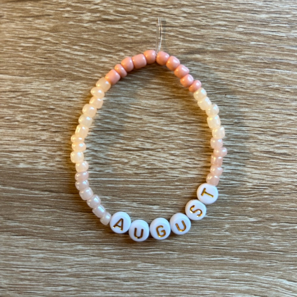 Taylor Swift August friendship bracelet